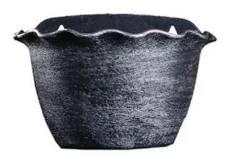 Maceta de pared negro/oro con plato interno #1 18.5 cm × 16 cm