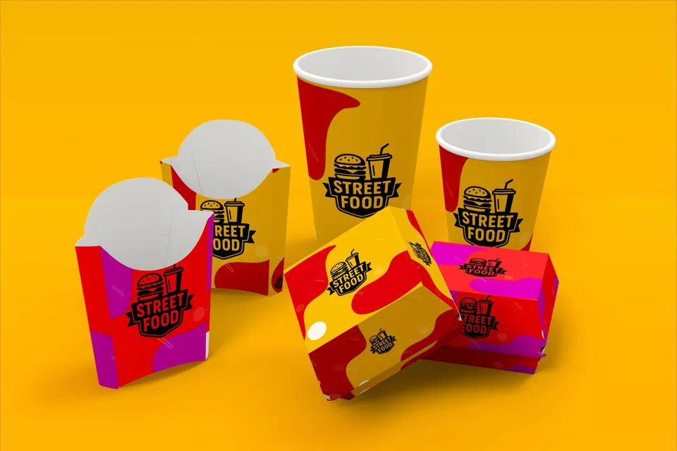 Vasos y cajas desechables personalizados con la marca de un negocio de comida